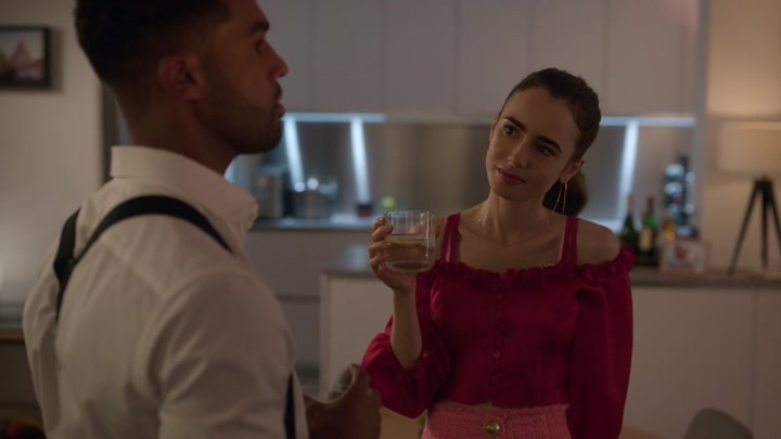 Emily_in_Paris_S02E07_WEBRip_x264-ION10_1192.jpg