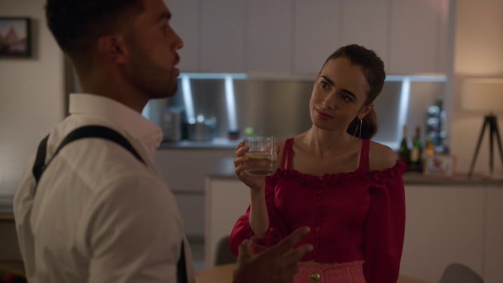 Emily_in_Paris_S02E07_WEBRip_x264-ION10_1194.jpg