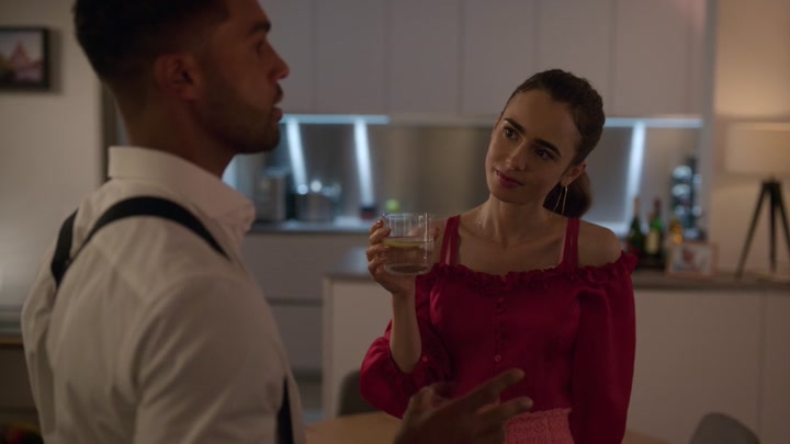 Emily_in_Paris_S02E07_WEBRip_x264-ION10_1195.jpg