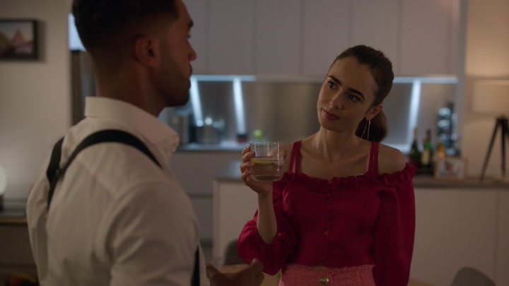 Emily_in_Paris_S02E07_WEBRip_x264-ION10_1203.jpg
