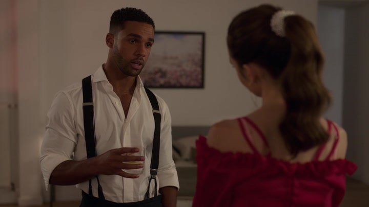 Emily_in_Paris_S02E07_WEBRip_x264-ION10_1210.jpg