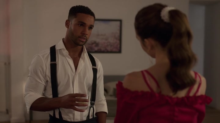 Emily_in_Paris_S02E07_WEBRip_x264-ION10_1212.jpg
