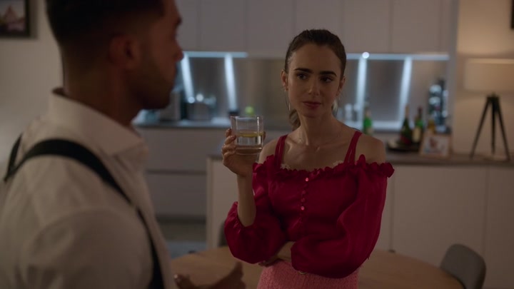 Emily_in_Paris_S02E07_WEBRip_x264-ION10_1214.jpg