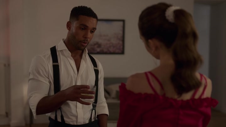 Emily_in_Paris_S02E07_WEBRip_x264-ION10_1215.jpg