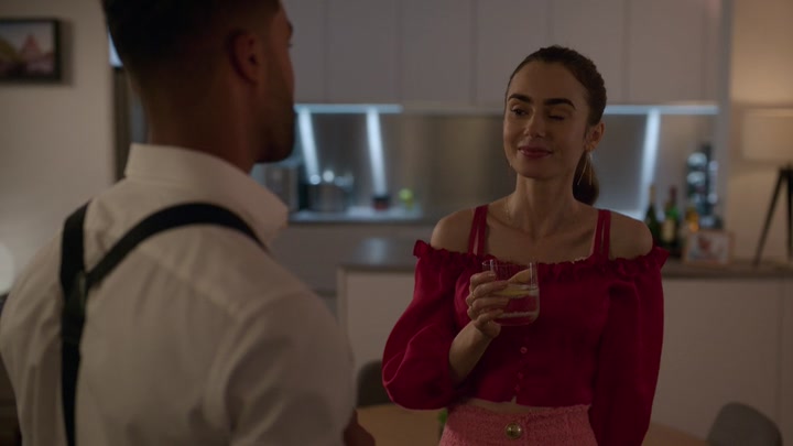 Emily_in_Paris_S02E07_WEBRip_x264-ION10_1221.jpg