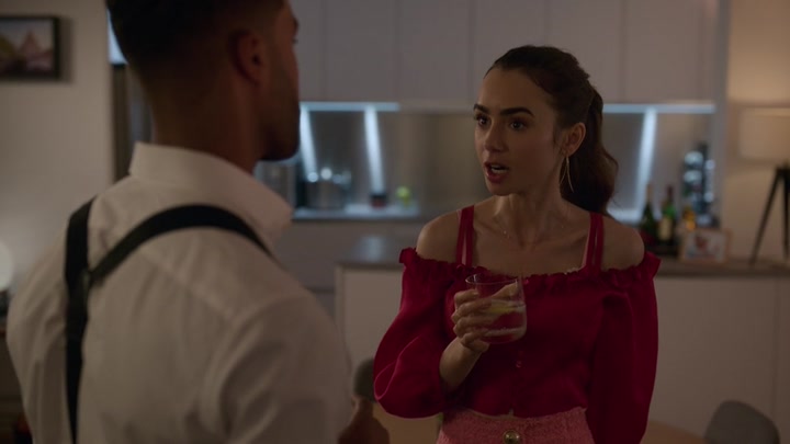 Emily_in_Paris_S02E07_WEBRip_x264-ION10_1226.jpg