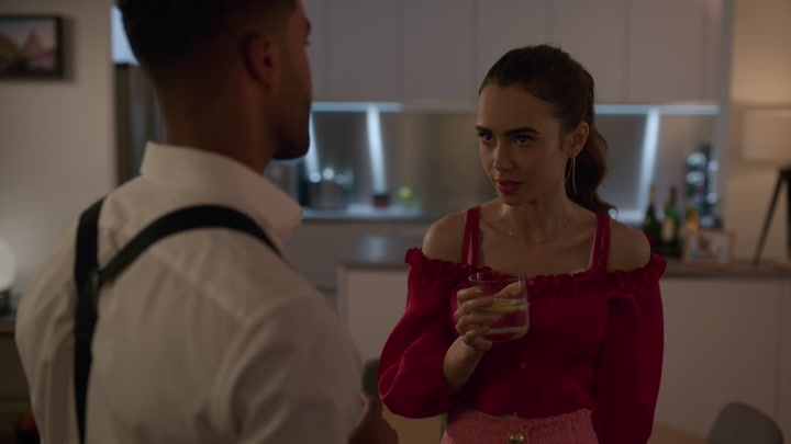 Emily_in_Paris_S02E07_WEBRip_x264-ION10_1228.jpg
