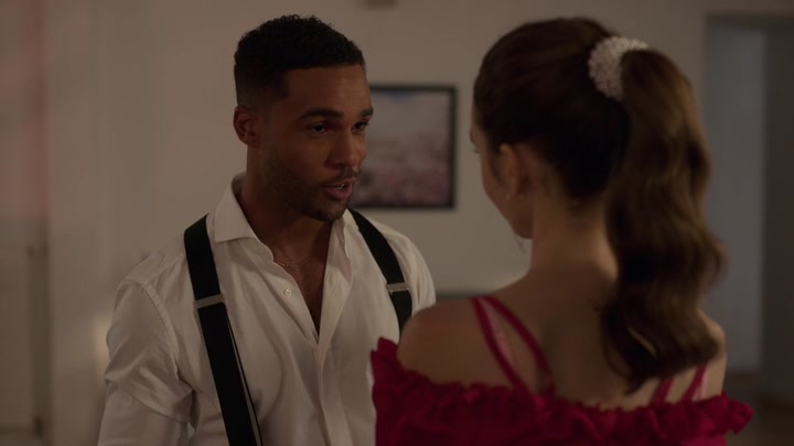 Emily_in_Paris_S02E07_WEBRip_x264-ION10_1255.jpg