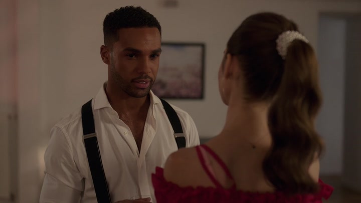 Emily_in_Paris_S02E07_WEBRip_x264-ION10_1264.jpg