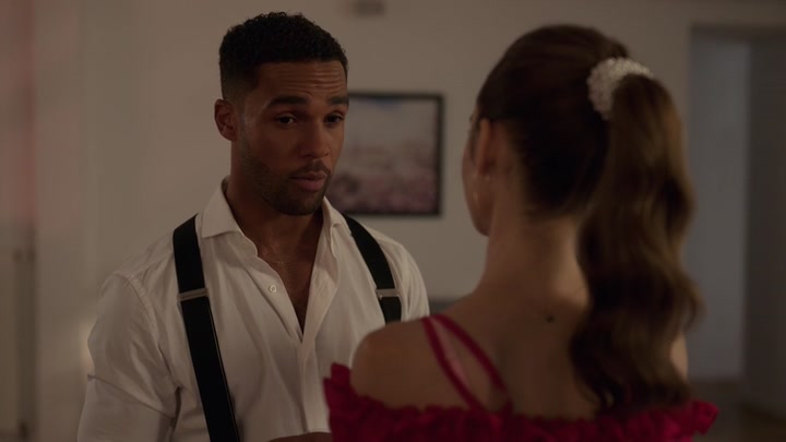 Emily_in_Paris_S02E07_WEBRip_x264-ION10_1266.jpg