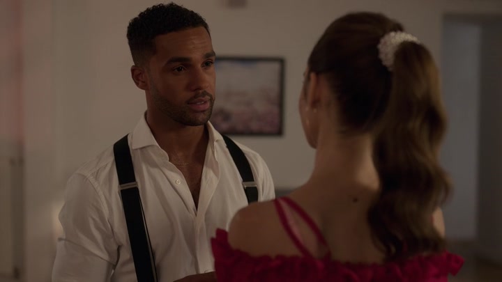 Emily_in_Paris_S02E07_WEBRip_x264-ION10_1268.jpg
