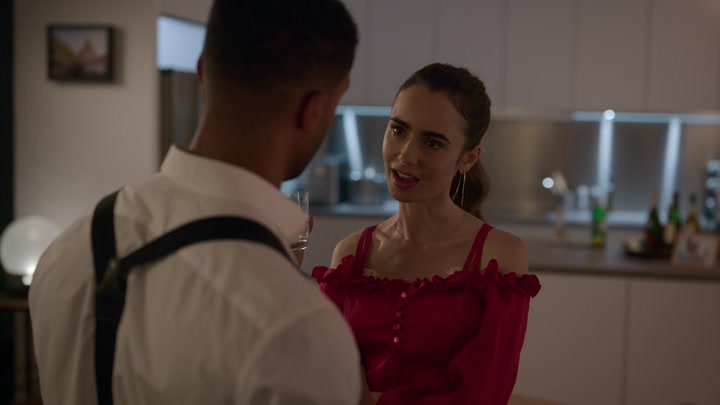 Emily_in_Paris_S02E07_WEBRip_x264-ION10_1270.jpg