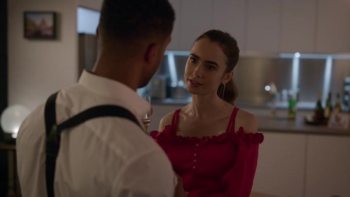 Emily_in_Paris_S02E07_WEBRip_x264-ION10_1274.jpg