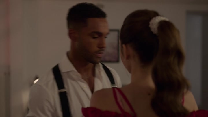Emily_in_Paris_S02E07_WEBRip_x264-ION10_1287.jpg Emily_in_Paris_S02E07_WEBRip_x264-ION10_1287.jpg