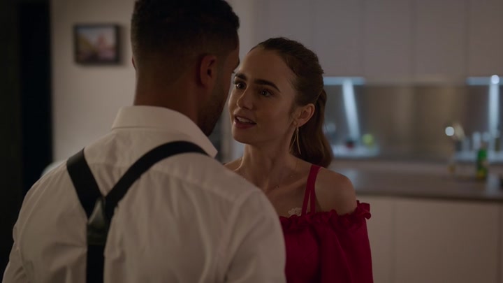Emily_in_Paris_S02E07_WEBRip_x264-ION10_1304.jpg