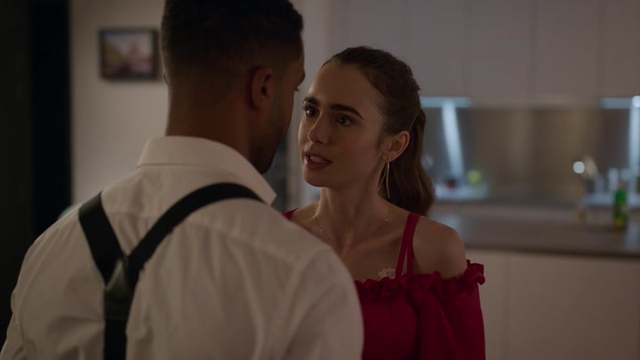 Emily_in_Paris_S02E07_WEBRip_x264-ION10_1306.jpg