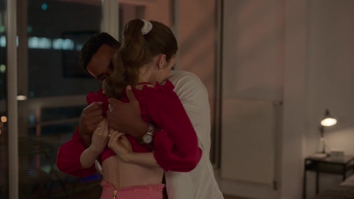 Emily_in_Paris_S02E07_WEBRip_x264-ION10_1366.jpg