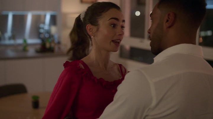 Emily_in_Paris_S02E07_WEBRip_x264-ION10_1379.jpg