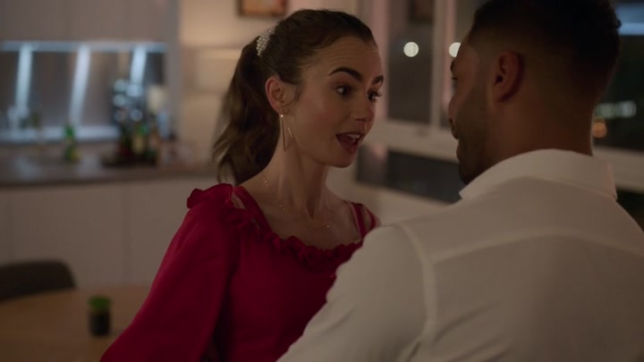 Emily_in_Paris_S02E07_WEBRip_x264-ION10_1380.jpg