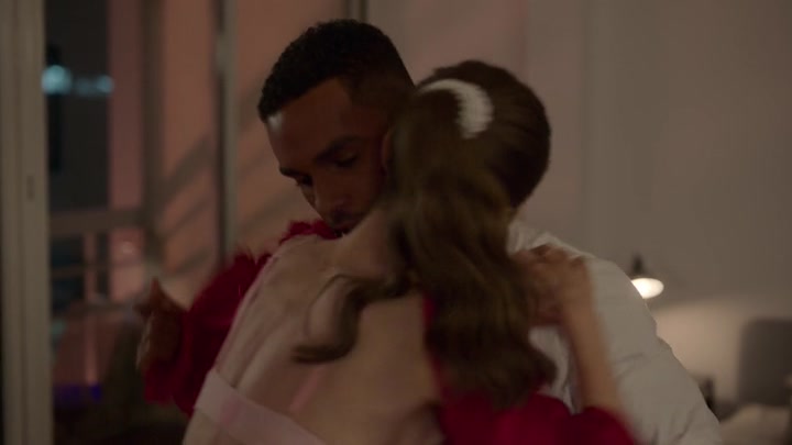 Emily_in_Paris_S02E07_WEBRip_x264-ION10_1385.jpg