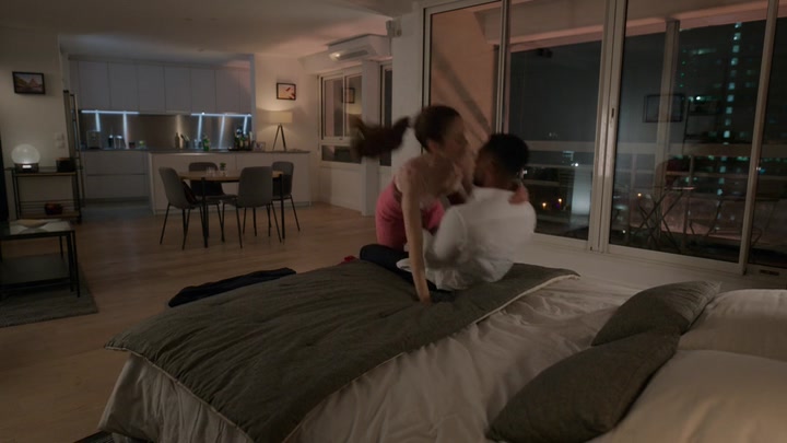 Emily_in_Paris_S02E07_WEBRip_x264-ION10_1395.jpg