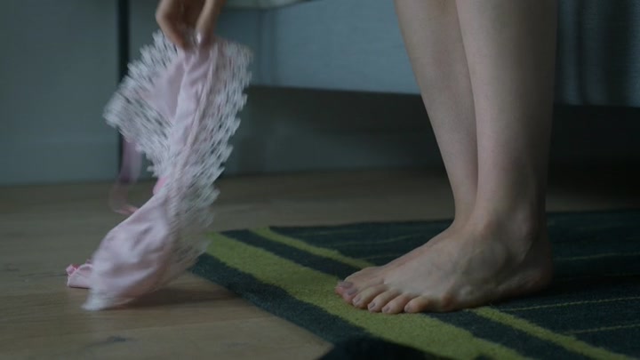 Emily_in_Paris_S02E07_WEBRip_x264-ION10_1433.jpg