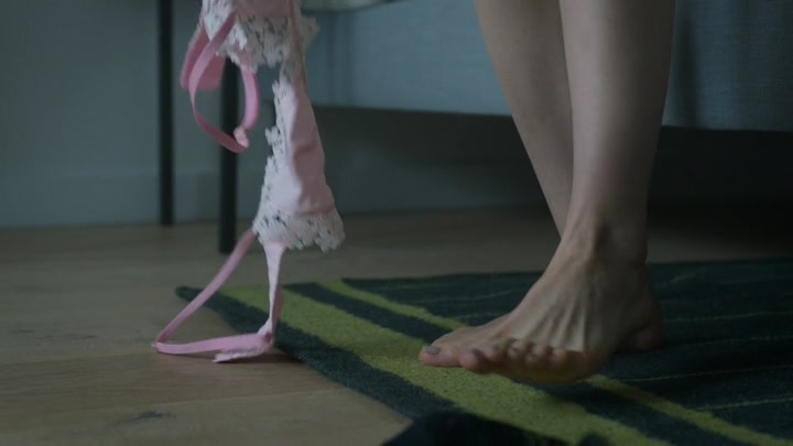Emily_in_Paris_S02E07_WEBRip_x264-ION10_1434.jpg