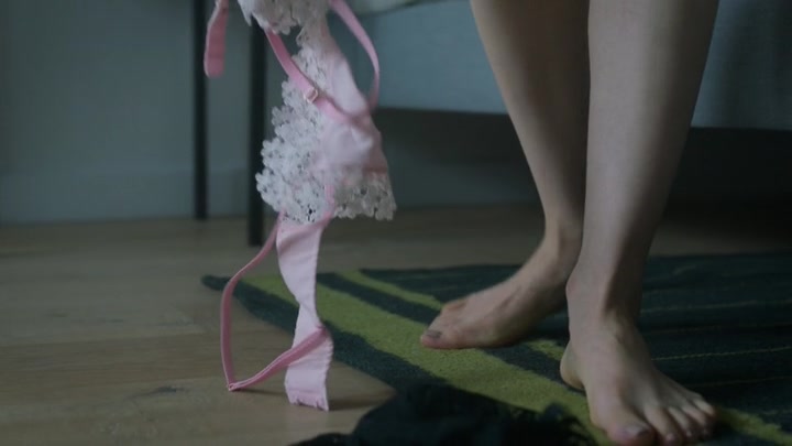 Emily_in_Paris_S02E07_WEBRip_x264-ION10_1435.jpg
