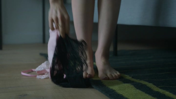 Emily_in_Paris_S02E07_WEBRip_x264-ION10_1437.jpg