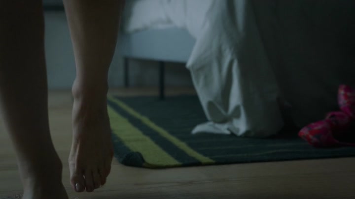 Emily_in_Paris_S02E07_WEBRip_x264-ION10_1447.jpg