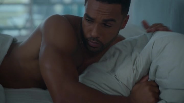 Emily_in_Paris_S02E07_WEBRip_x264-ION10_1449.jpg