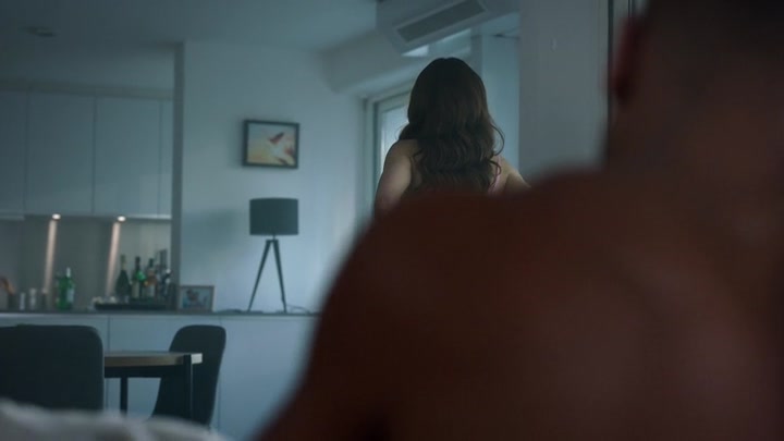 Emily_in_Paris_S02E07_WEBRip_x264-ION10_1455.jpg