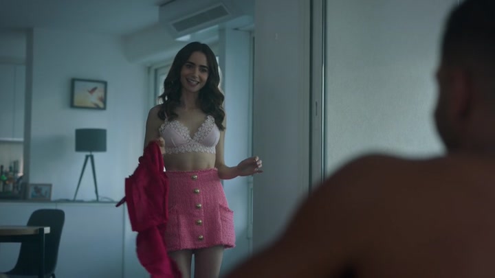 Emily_in_Paris_S02E07_WEBRip_x264-ION10_1461.jpg