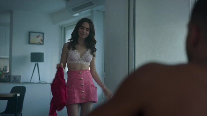 Emily_in_Paris_S02E07_WEBRip_x264-ION10_1464.jpg