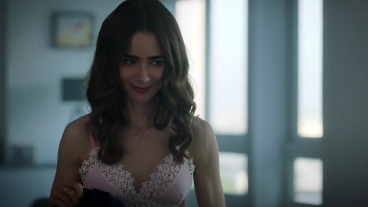 Emily_in_Paris_S02E07_WEBRip_x264-ION10_1479.jpg