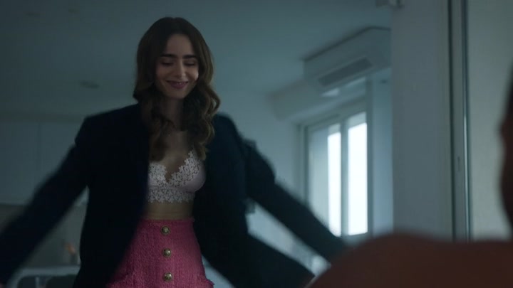Emily_in_Paris_S02E07_WEBRip_x264-ION10_1484.jpg