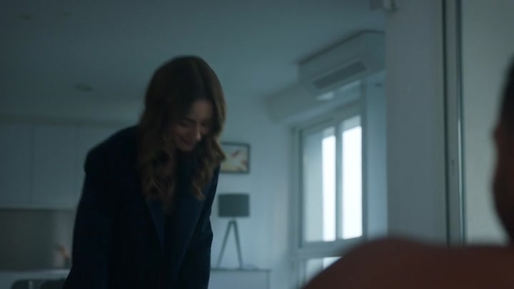 Emily_in_Paris_S02E07_WEBRip_x264-ION10_1488.jpg