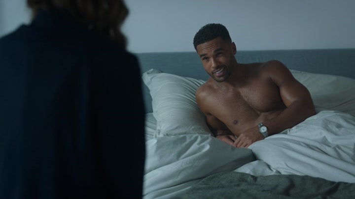 Emily_in_Paris_S02E07_WEBRip_x264-ION10_1492.jpg