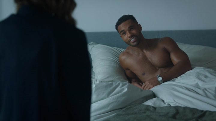 Emily_in_Paris_S02E07_WEBRip_x264-ION10_1493.jpg