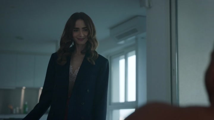 Emily_in_Paris_S02E07_WEBRip_x264-ION10_1494.jpg