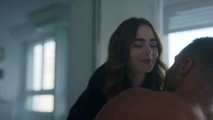 Emily_in_Paris_S02E07_WEBRip_x264-ION10_1504.jpg
