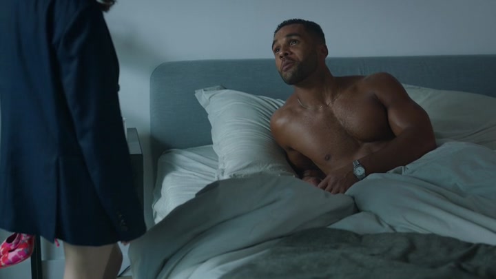 Emily_in_Paris_S02E07_WEBRip_x264-ION10_1511.jpg