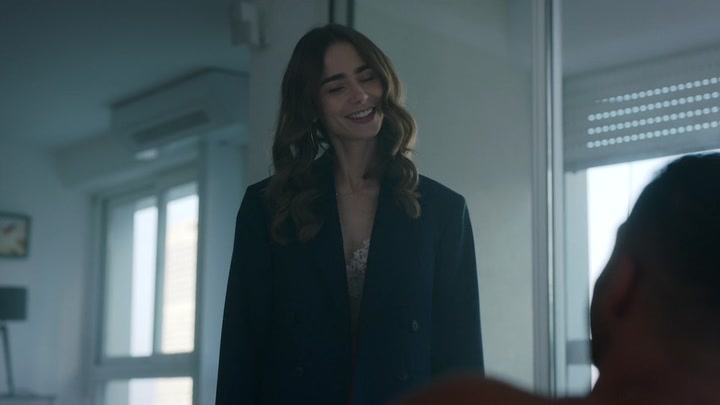 Emily_in_Paris_S02E07_WEBRip_x264-ION10_1515.jpg