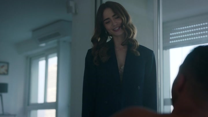 Emily_in_Paris_S02E07_WEBRip_x264-ION10_1517.jpg