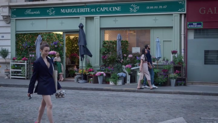 Emily_in_Paris_S02E07_WEBRip_x264-ION10_1536.jpg
