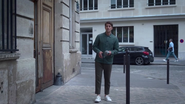Emily_in_Paris_S02E07_WEBRip_x264-ION10_1567.jpg