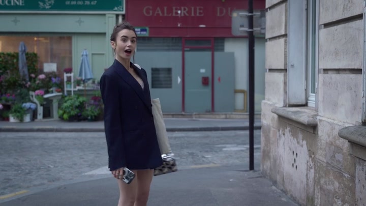 Emily_in_Paris_S02E07_WEBRip_x264-ION10_1569.jpg