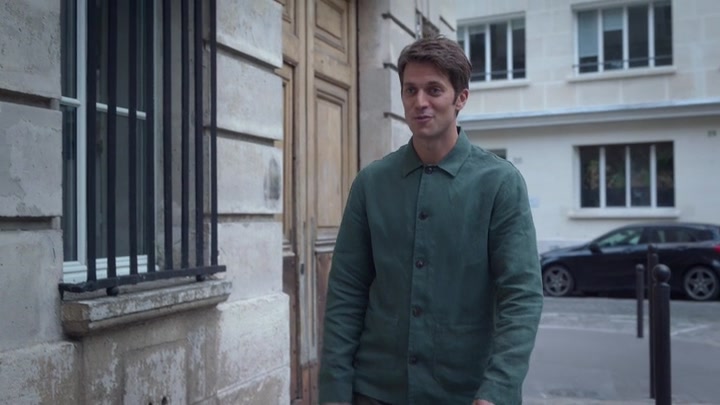 Emily_in_Paris_S02E07_WEBRip_x264-ION10_1574.jpg