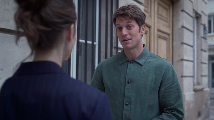 Emily_in_Paris_S02E07_WEBRip_x264-ION10_1586.jpg