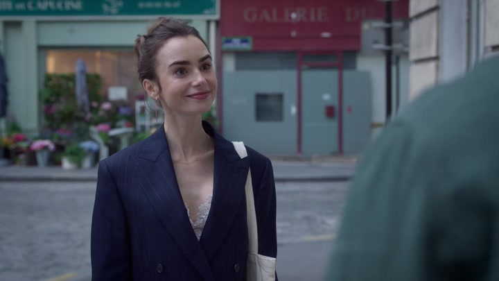 Emily_in_Paris_S02E07_WEBRip_x264-ION10_1589.jpg